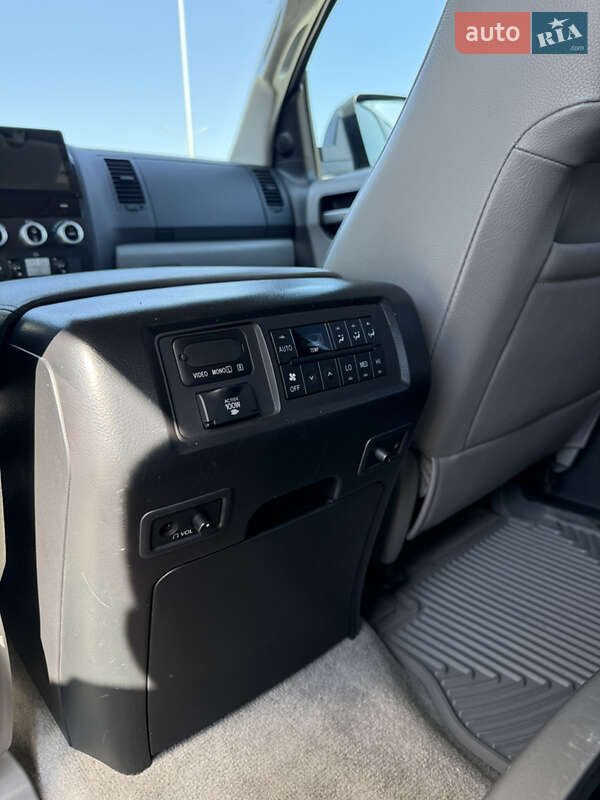 Внедорожник / Кроссовер Toyota Sequoia 2008 в Черкассах