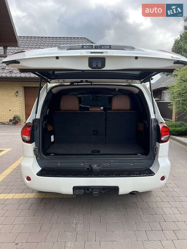 Позашляховик / Кросовер Toyota Sequoia 2018 в Володимирці