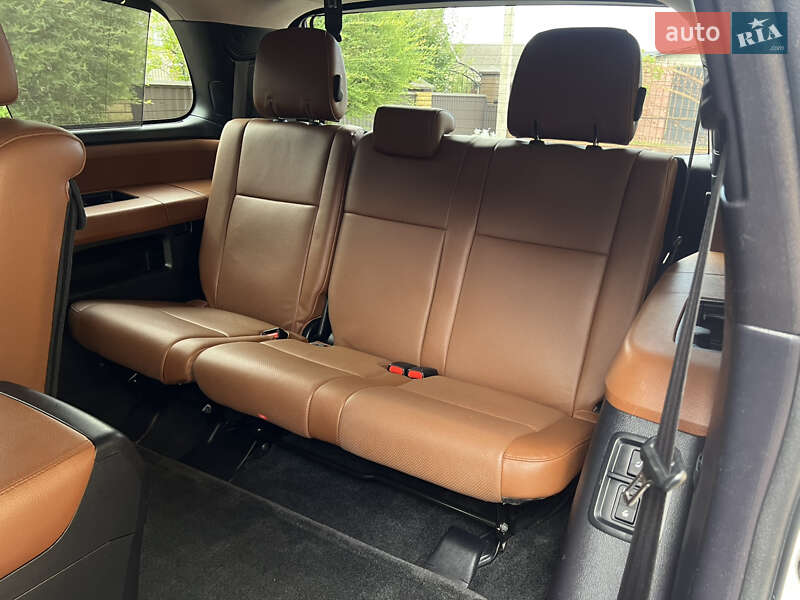 Позашляховик / Кросовер Toyota Sequoia 2018 в Володимирці