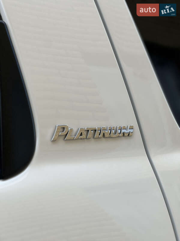 Позашляховик / Кросовер Toyota Sequoia 2018 в Володимирці