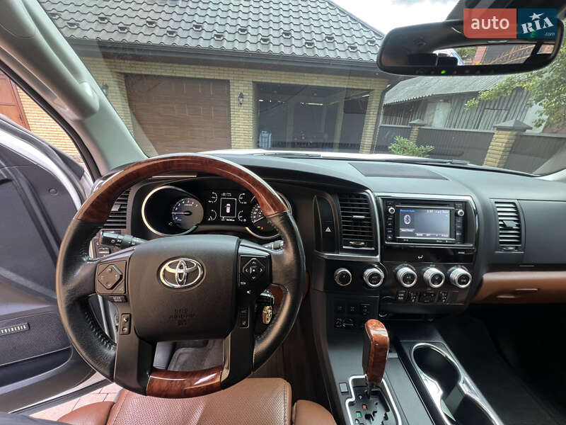 Позашляховик / Кросовер Toyota Sequoia 2018 в Володимирці