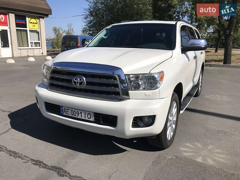 Внедорожник / Кроссовер Toyota Sequoia 2013 в Днепре