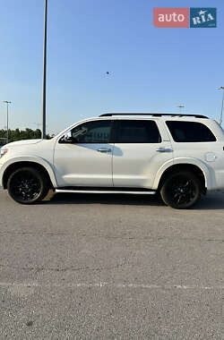 Внедорожник / Кроссовер Toyota Sequoia 2013 в Харькове
