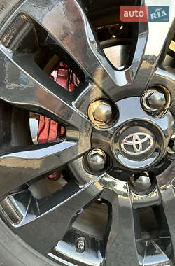 Внедорожник / Кроссовер Toyota Sequoia 2013 в 