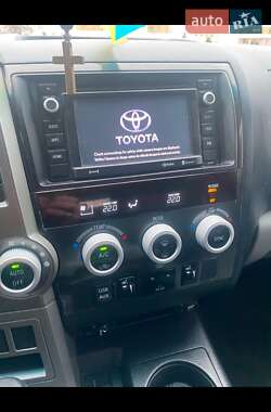Внедорожник / Кроссовер Toyota Sequoia 2016 в 