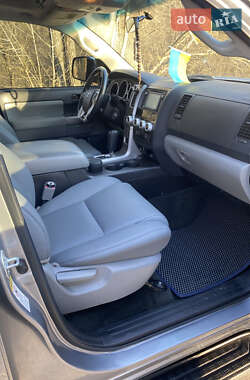 Внедорожник / Кроссовер Toyota Sequoia 2016 в 