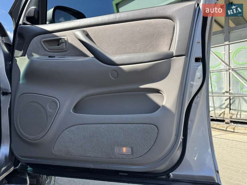 Внедорожник / Кроссовер Toyota Sequoia 2001 в Черновцах