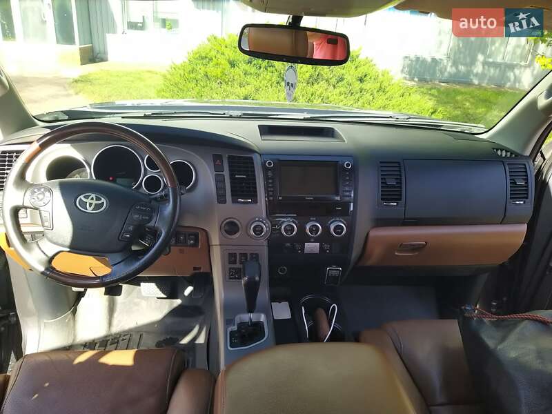 Позашляховик / Кросовер Toyota Sequoia 2012 в Сумах