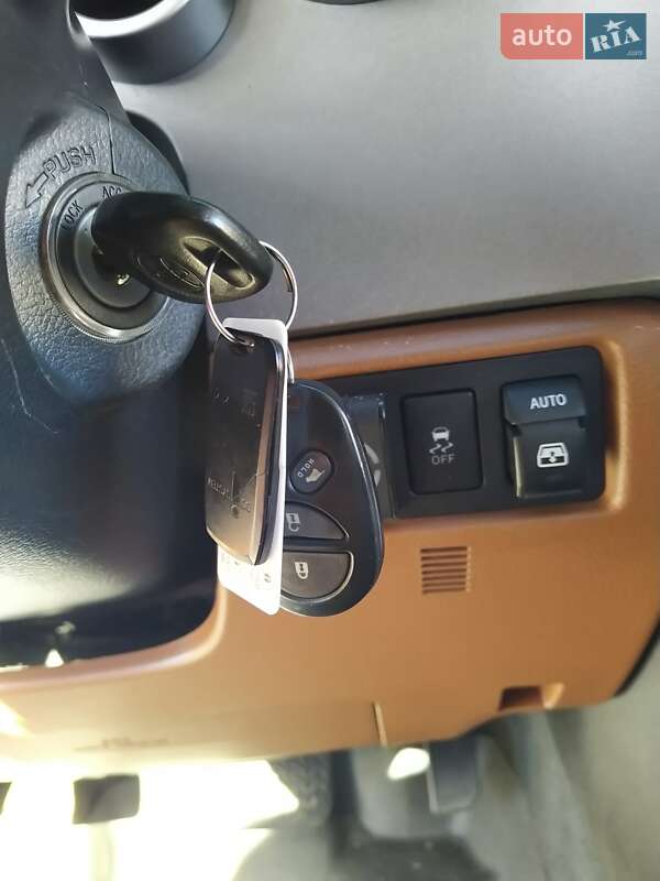 Позашляховик / Кросовер Toyota Sequoia 2012 в Сумах