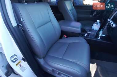 Внедорожник / Кроссовер Toyota Sequoia 2017 в 