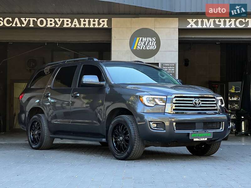 Внедорожник / Кроссовер Toyota Sequoia 2016 в Одессе