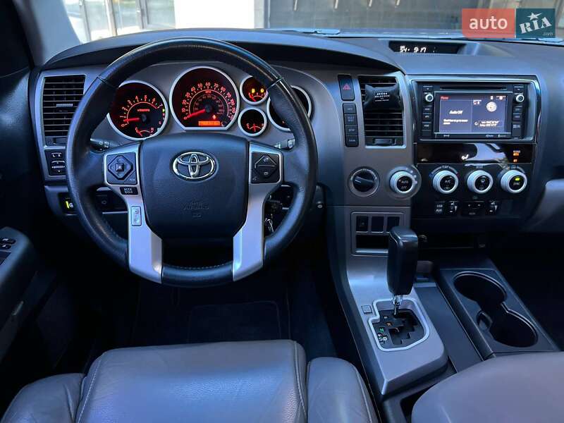 Внедорожник / Кроссовер Toyota Sequoia 2016 в Одессе