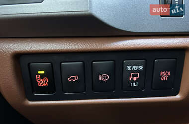 Внедорожник / Кроссовер Toyota Sequoia 2011 в 