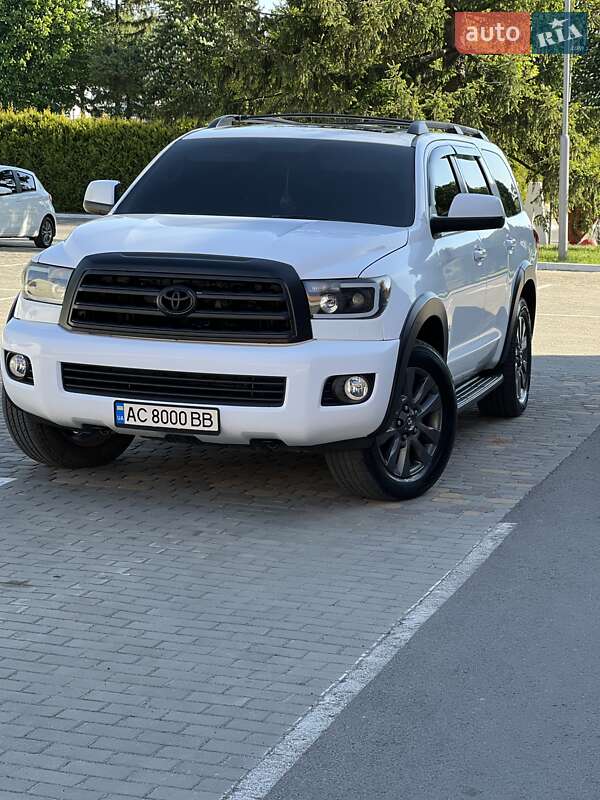 Внедорожник / Кроссовер Toyota Sequoia 2013 в Луцке