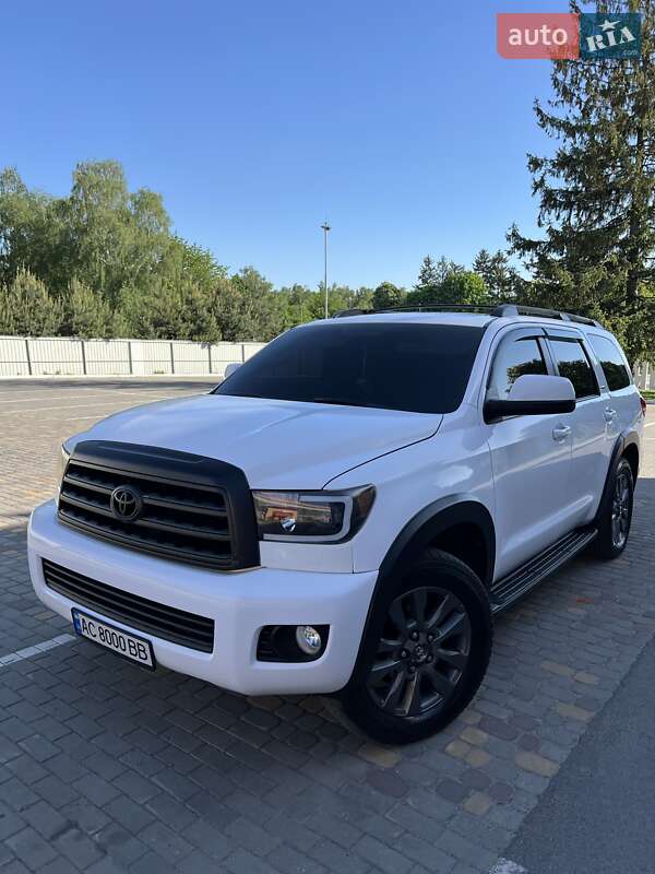 Внедорожник / Кроссовер Toyota Sequoia 2013 в Луцке