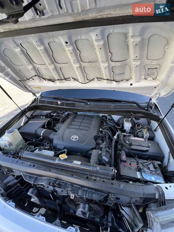 Внедорожник / Кроссовер Toyota Sequoia 2013 в Луцке
