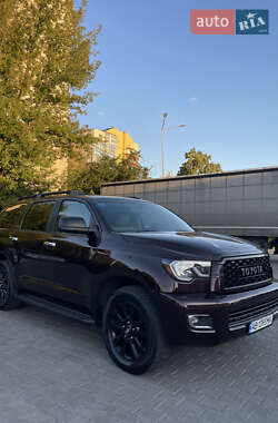 Внедорожник / Кроссовер Toyota Sequoia 2013 в 