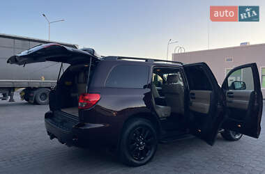 Внедорожник / Кроссовер Toyota Sequoia 2013 в 