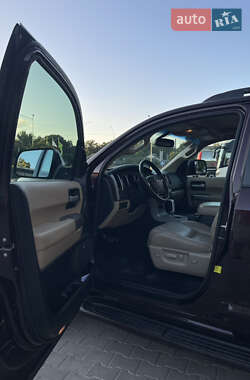 Внедорожник / Кроссовер Toyota Sequoia 2013 в 