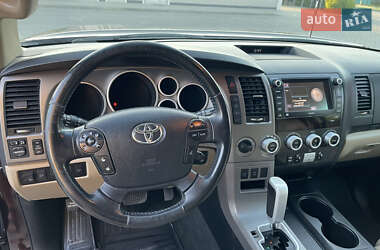 Внедорожник / Кроссовер Toyota Sequoia 2013 в 