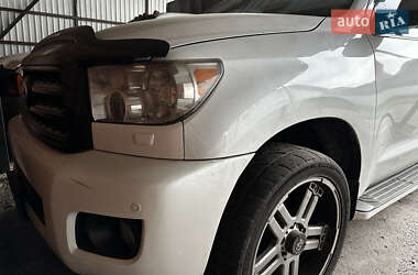 Внедорожник / Кроссовер Toyota Sequoia 2008 в 
