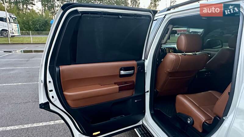 Внедорожник / Кроссовер Toyota Sequoia 2017 в Ковеле