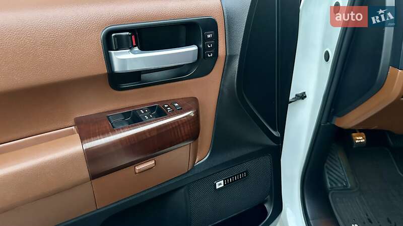 Внедорожник / Кроссовер Toyota Sequoia 2017 в Ковеле