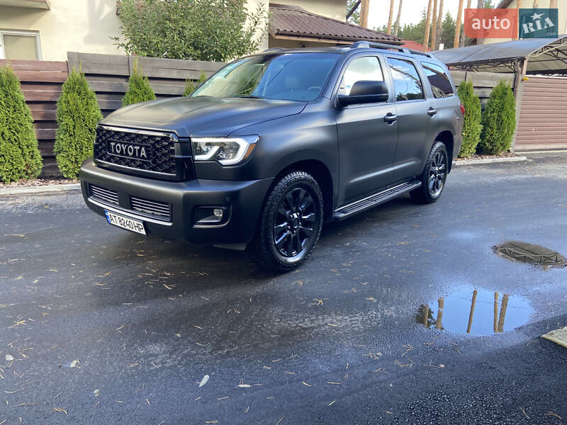 Внедорожник / Кроссовер Toyota Sequoia 2014 в 
