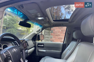 Внедорожник / Кроссовер Toyota Sequoia 2014 в 