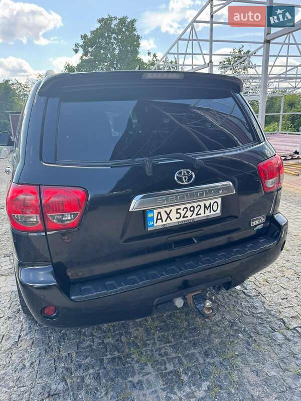 Внедорожник / Кроссовер Toyota Sequoia 2014 в Харькове