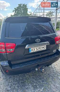 Внедорожник / Кроссовер Toyota Sequoia 2014 в 