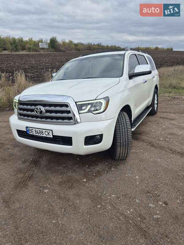 Позашляховик / Кросовер Toyota Sequoia 2011 в Первомайську