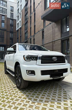 Внедорожник / Кроссовер Toyota Sequoia 2018 в Черновцах