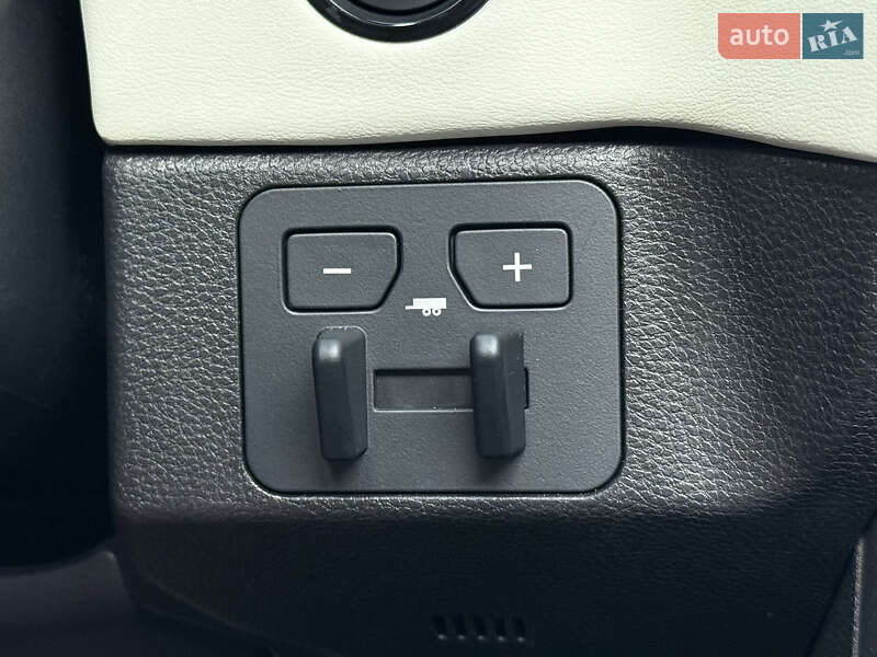 Внедорожник / Кроссовер Toyota Sequoia 2025 в Киеве