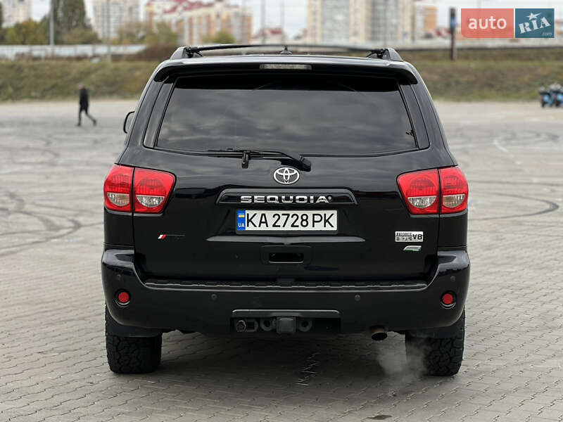 Внедорожник / Кроссовер Toyota Sequoia 2013 в Киеве