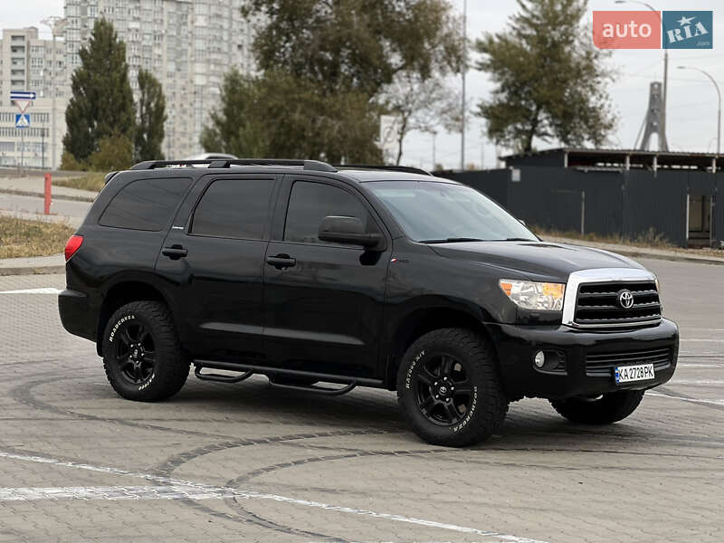 Внедорожник / Кроссовер Toyota Sequoia 2013 в Киеве