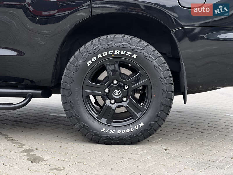 Внедорожник / Кроссовер Toyota Sequoia 2013 в Киеве