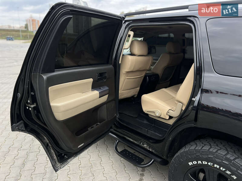 Внедорожник / Кроссовер Toyota Sequoia 2013 в Киеве