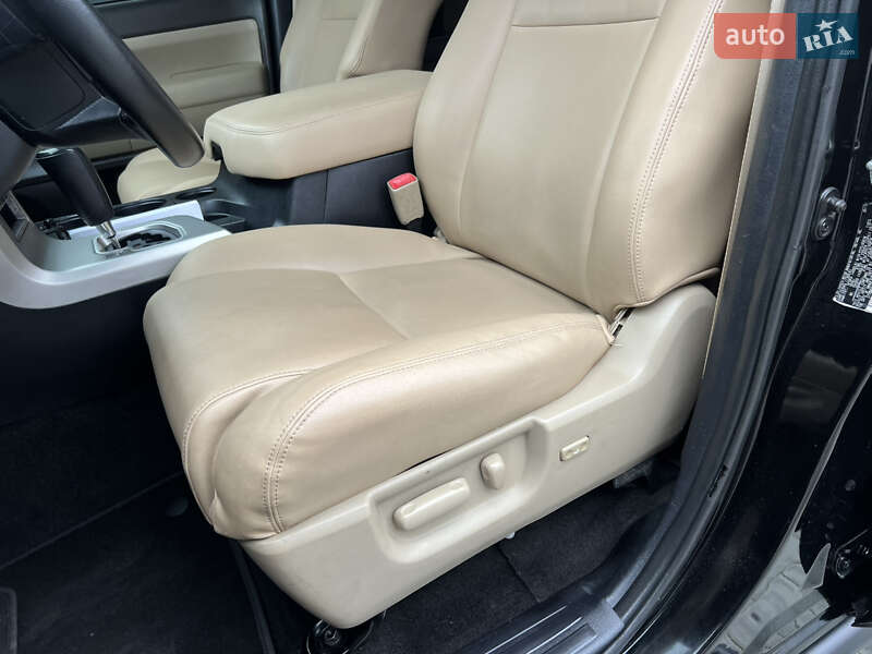 Внедорожник / Кроссовер Toyota Sequoia 2013 в Киеве