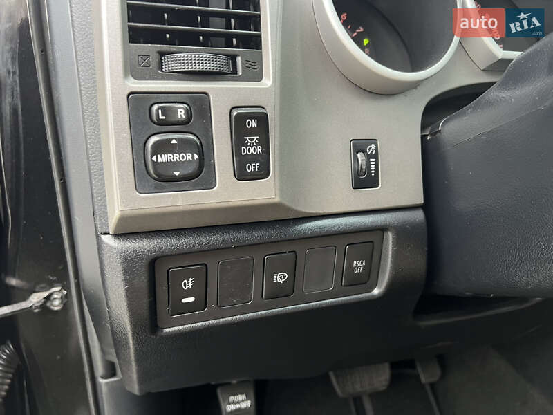 Внедорожник / Кроссовер Toyota Sequoia 2013 в Киеве