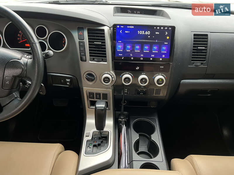 Внедорожник / Кроссовер Toyota Sequoia 2013 в Киеве