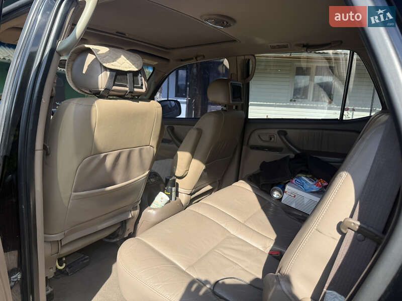 Внедорожник / Кроссовер Toyota Sequoia 2000 в Путиле