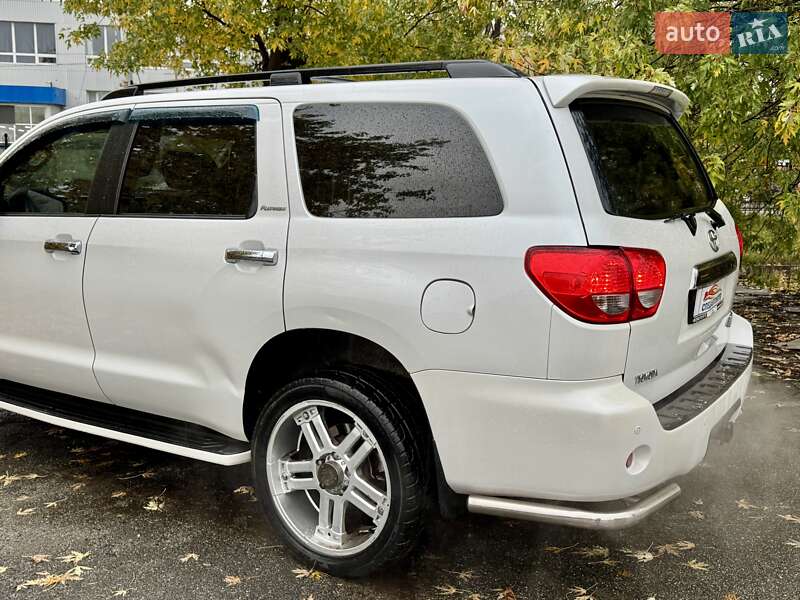 Внедорожник / Кроссовер Toyota Sequoia 2008 в Киеве