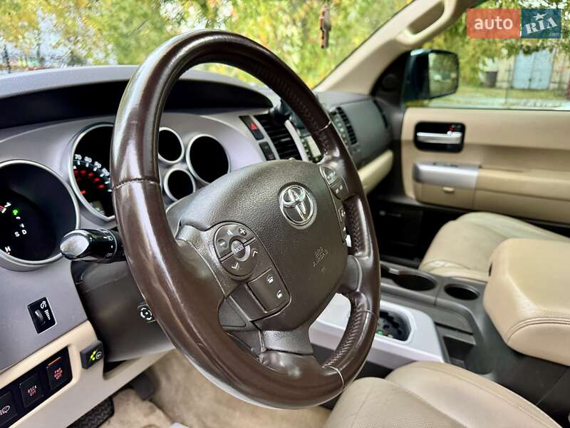 Внедорожник / Кроссовер Toyota Sequoia 2008 в Киеве