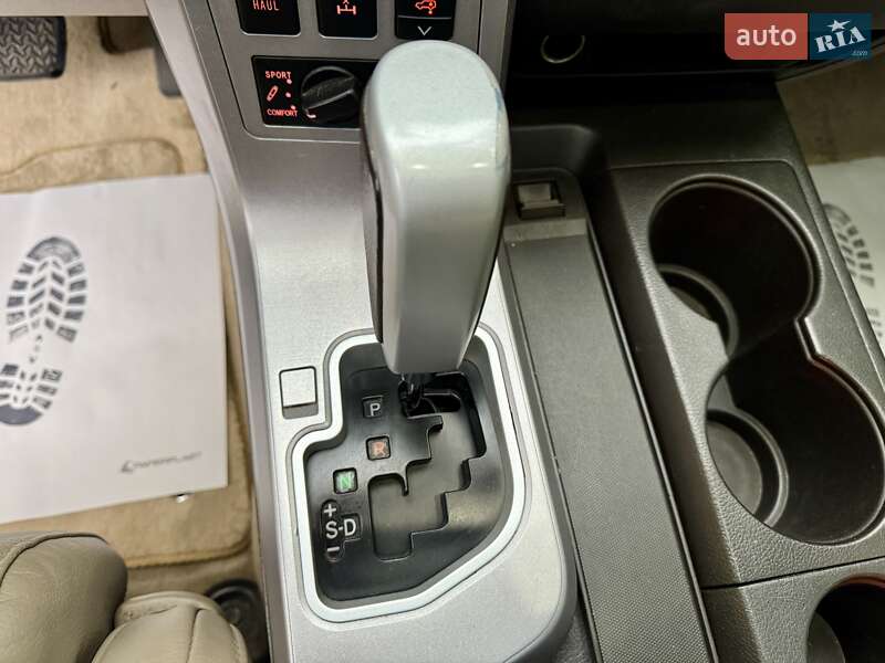 Внедорожник / Кроссовер Toyota Sequoia 2008 в Киеве