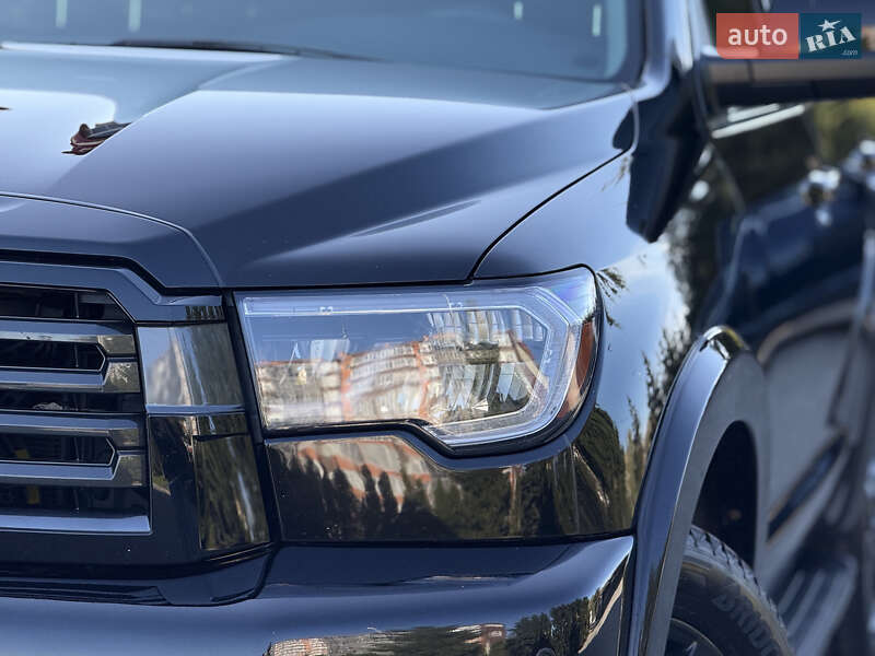 Внедорожник / Кроссовер Toyota Sequoia 2011 в Тернополе