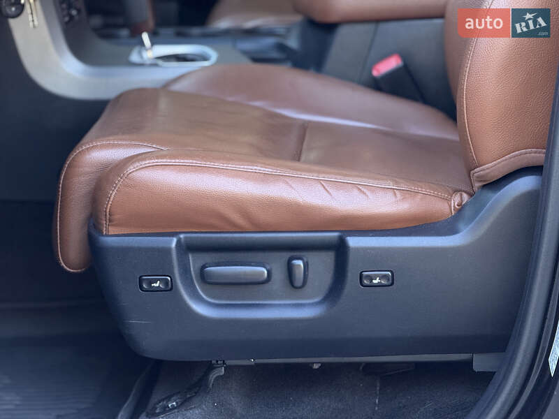 Внедорожник / Кроссовер Toyota Sequoia 2011 в Тернополе