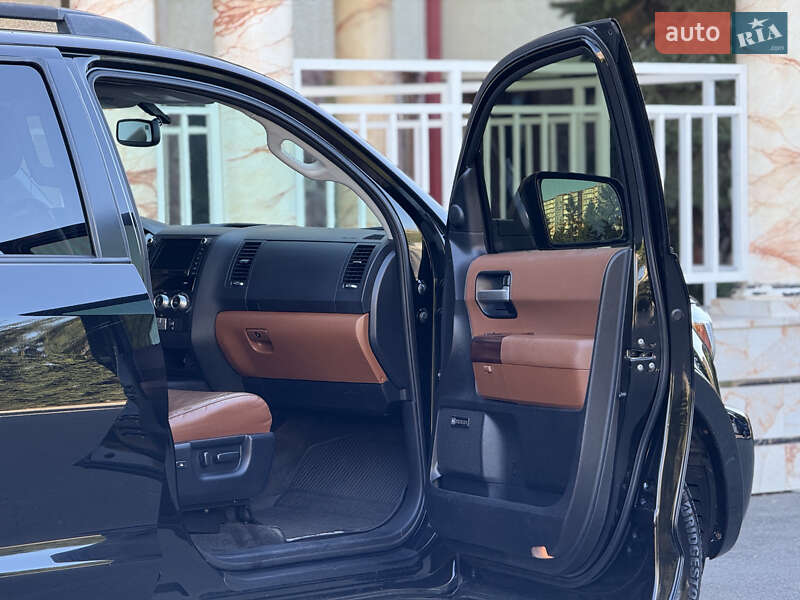 Внедорожник / Кроссовер Toyota Sequoia 2011 в Тернополе