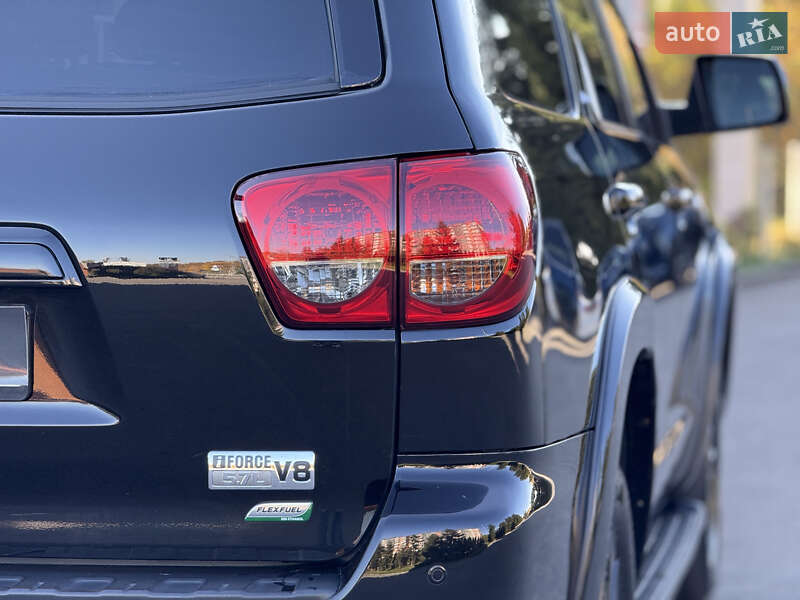 Внедорожник / Кроссовер Toyota Sequoia 2011 в Тернополе