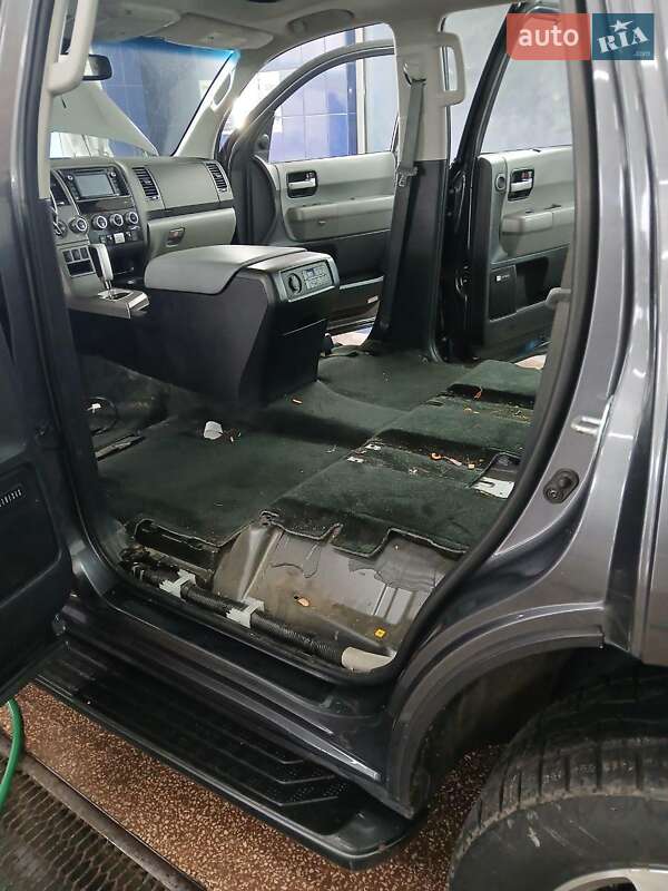 Внедорожник / Кроссовер Toyota Sequoia 2015 в Одессе фото 47 Внедорожник / Кроссовер Toyota Sequoia 2015 в Одессе